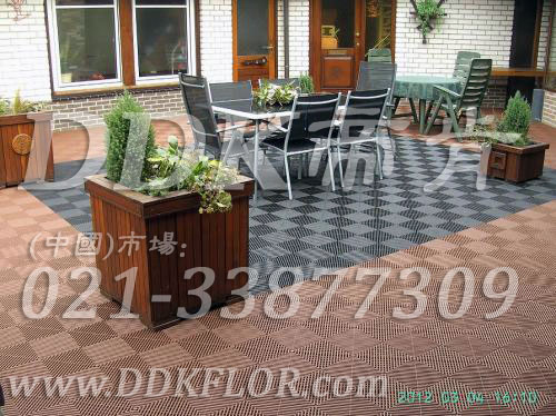 淡咖啡色+灰色_室外花園地面鋪地材料樣板圖片,帝肯(DDK)_8100_T550（室外花園地面材料）效果圖，戶外地磚,戶外地板,戶外花園地磚,pvc戶外地板,塑料戶外地板,幼兒園戶外地墊,幼兒園戶外地板,戶外地墊,戶外地毯,戶外地膠,戶外塑料地板,戶外塑膠地毯,戶外花園地板,戶外草坪地墊,戶外防滑墊,花園戶外地板,陽臺戶外地板,入戶花園地板,入戶花園地面,室外花園地磚,花園地板磚,露臺花園裝修,室外地板膠,室外地磚,室外地膠,室外塑料地板,室外塑膠地板,室外鏤空拼裝地板,室外防水地板,室外防滑地墊,室外生態地板,室外環保地板,室外防腐地板,室外陽臺地板,室外陽臺磚,室外露臺地磚,室外露臺裝修,幼兒園室外地膠