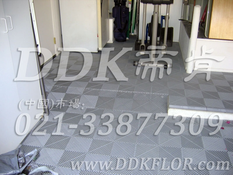 健身房器械區地面鋪裝材料_灰白組合（3）樣板圖片,帝肯(DDK)_8100_3020（地下室健身房地面地板材料）效果圖,健身房pvc塑膠地板,健身房地墊,健身房地板,健身房地板膠,健身房地毯,健身房地膠,健身房橡膠地板,健身房防震地墊,運動地墊,運動地板,運動地膠