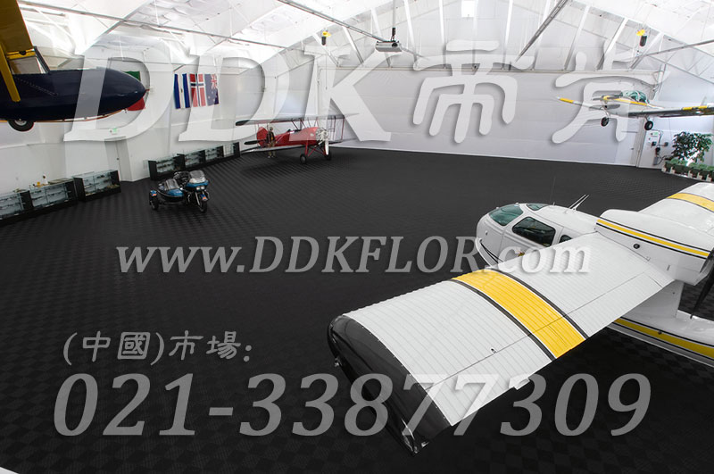 私人飛機(jī)停機(jī)坪做法（3）_黑灰色私人飛機(jī)庫(kù)停機(jī)地面地板樣板圖片,帝肯(DDK)_8100_2267（私人飛機(jī)庫(kù)地面地板材料做法）效果圖,私人飛機(jī)停機(jī)坪,機(jī)場(chǎng)地面設(shè)備,飛機(jī)場(chǎng)地板,飛機(jī)地面設(shè)備,航空地面設(shè)備