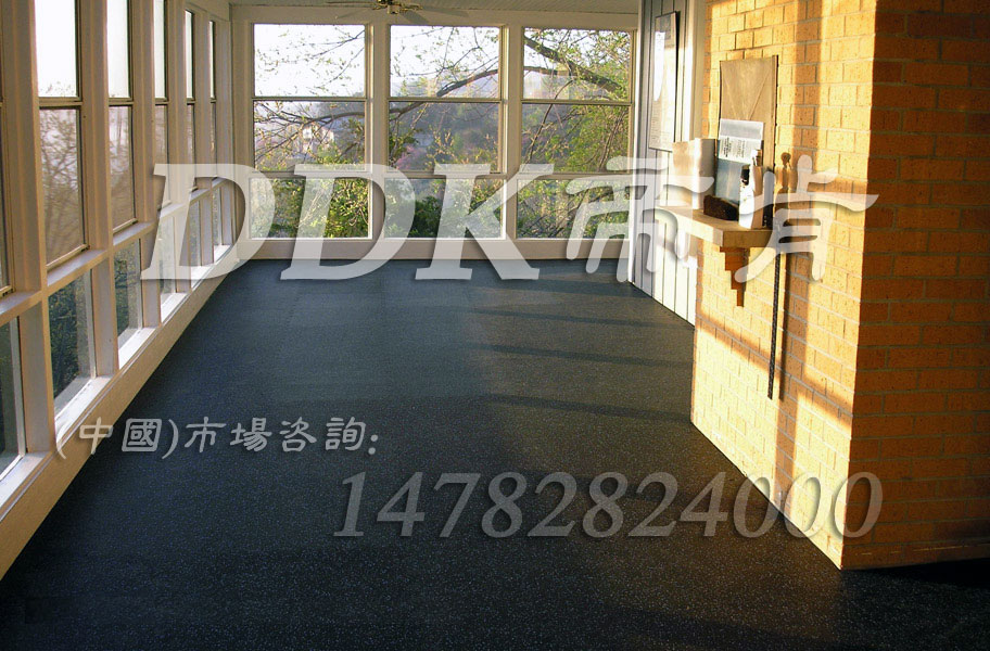 【健身房運動地板】環(huán)保橡膠材質(zhì)健身房運動地板提供定制生產(chǎn)樣板圖片,帝肯(DDK)_S3020_P500（Niki|耐柯）效果圖，健身房橡膠地板