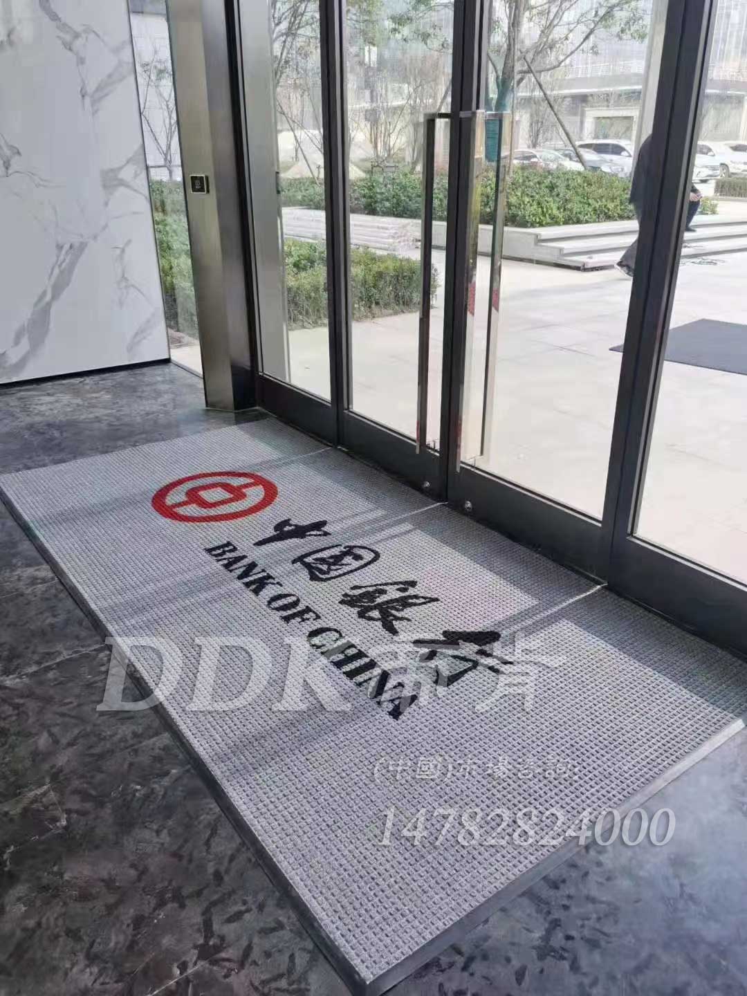 廣告圖文地毯 定做鑲嵌logo地墊 打圖案標(biāo)識(shí)墊 小方格辦公樓進(jìn)門(mén)地毯，logo門(mén)墊,廣告門(mén)墊,廣告腳墊